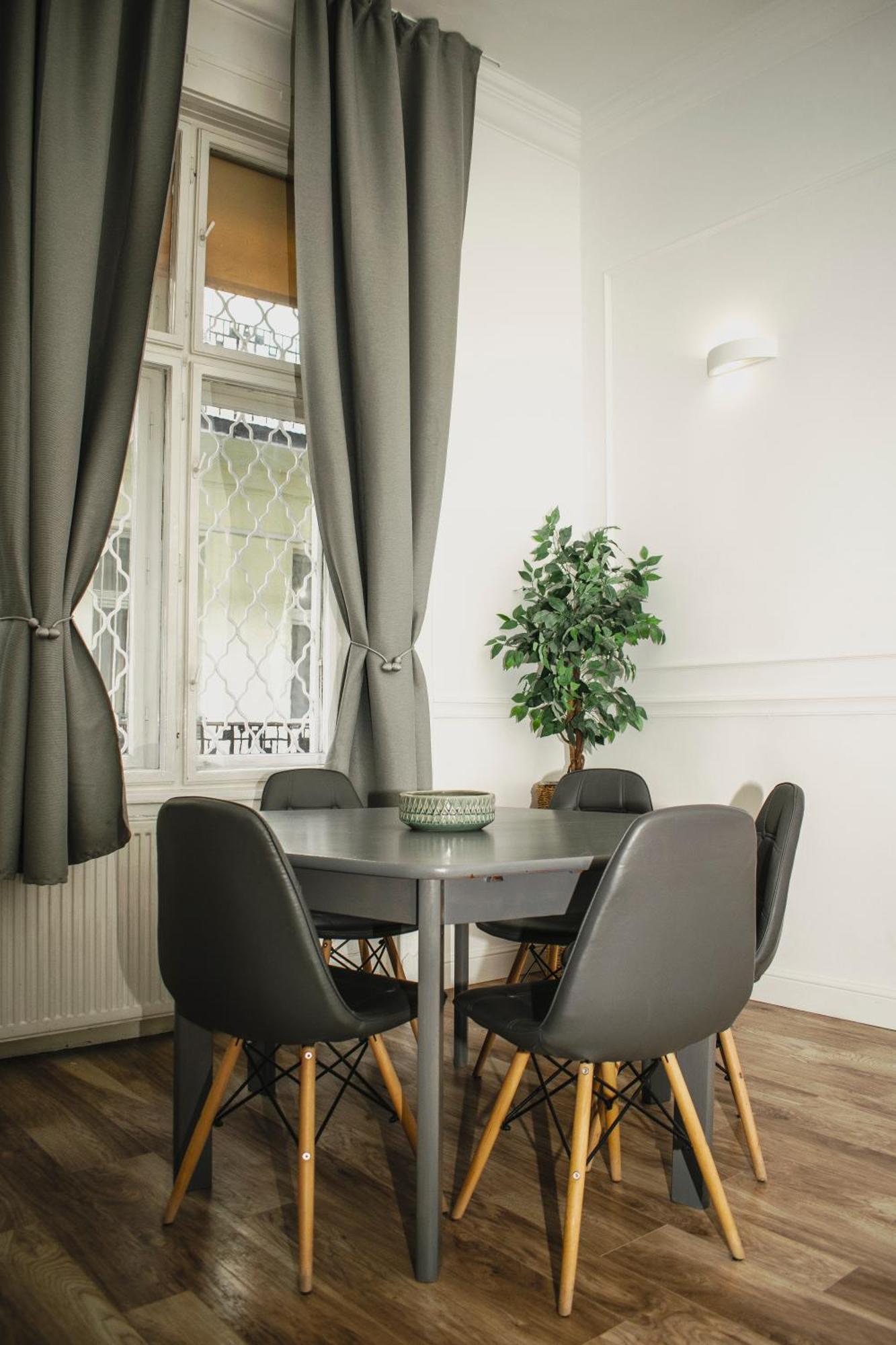 3 Room Apartment In The Beautiful Street Budapeszt Zewnętrze zdjęcie